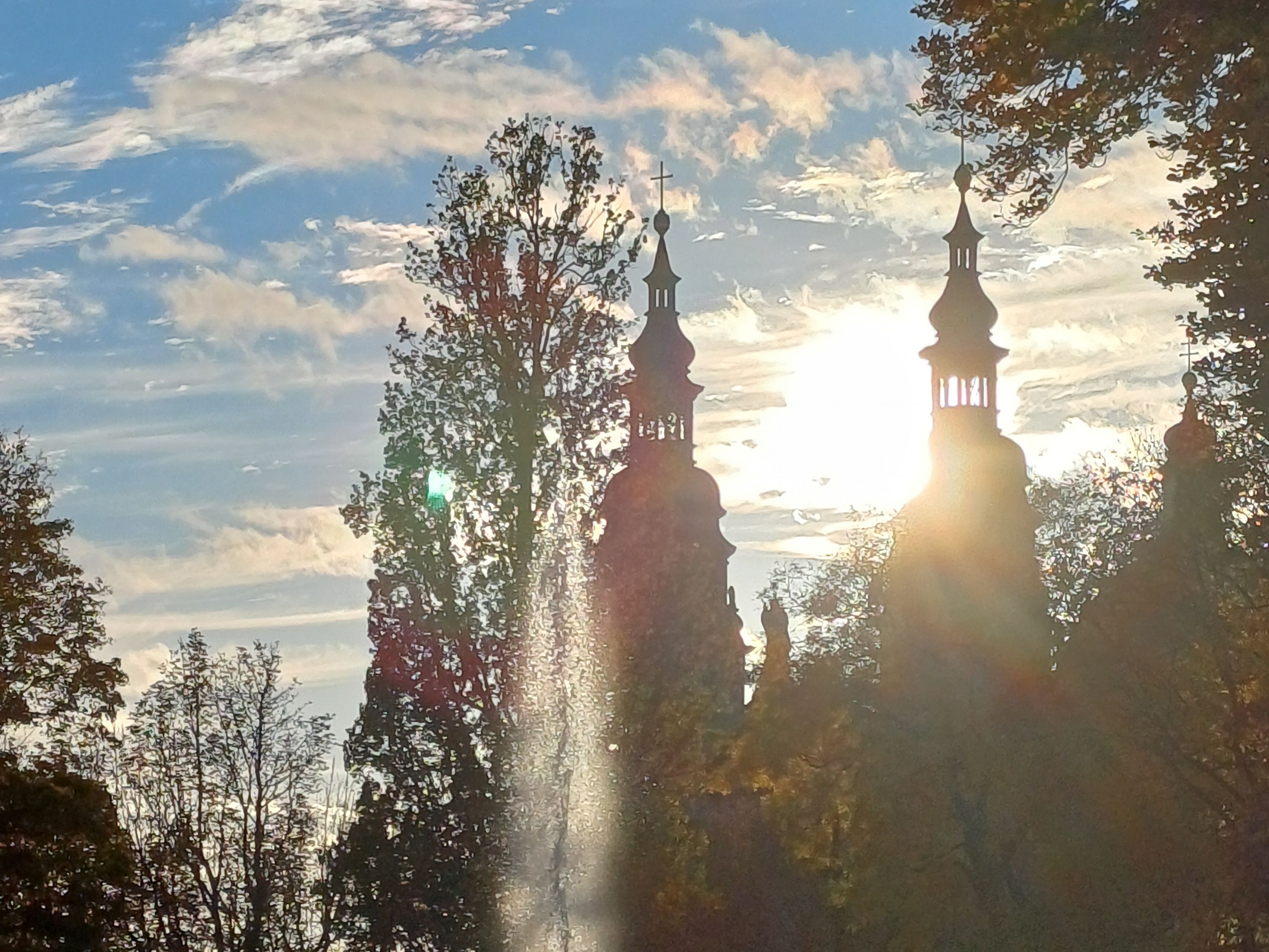 Pilgerweg der Hoffnung. Fuldaer Dom im Sonnenlicht